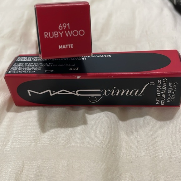 Mac matte lipstick - Picture 3 of 3